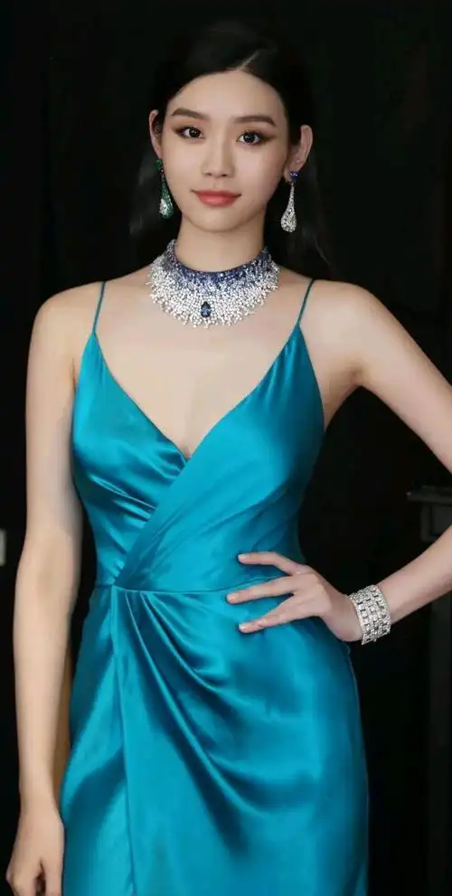 奚梦瑶高清写真美照图皮肤白皙身姿曼妙