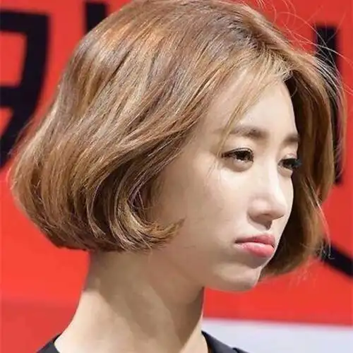 女生中分短发发型图片