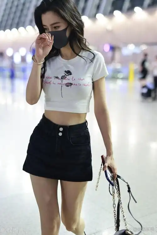 angelababy杨颖,作为混血美人,稍加打扮就是光彩照人的模样.