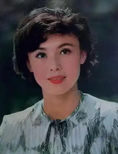 如今千篇一律的整容脸到底美在哪里 90年代娱乐圈女星美的让人窒息