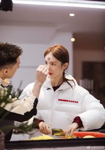 卡斯柏决定和金晨继续约会