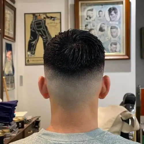 天热了,是该剪一款男士寸头了,真帅气