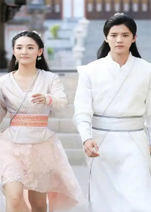 《择天记》当初也是一部集齐了鹿晗,古力娜扎,曾舜晞,许龄月和吴倩等