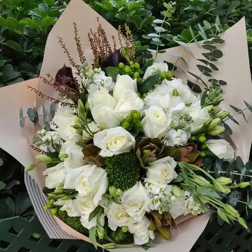 bk08 白玫瑰白绣球花束