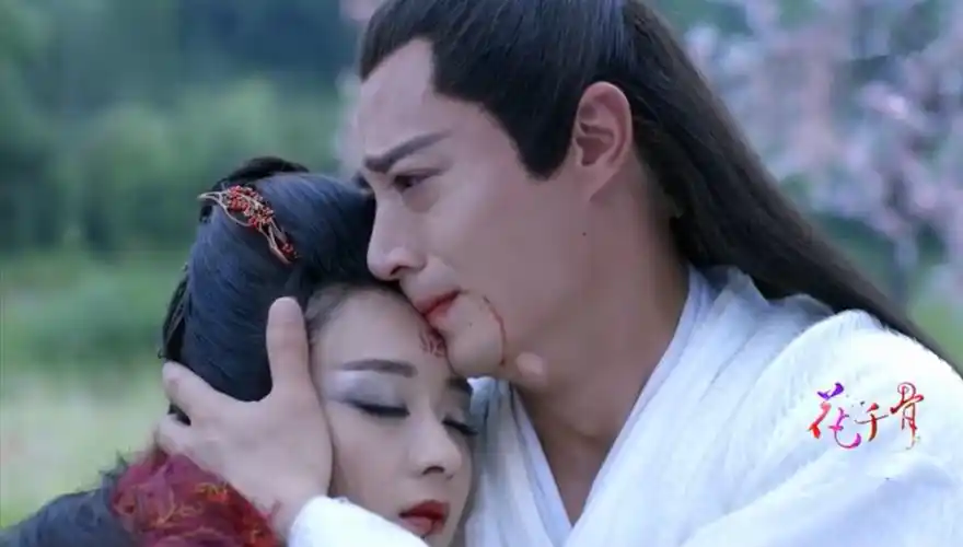 最后花千骨成为妖神后她却制造幻象让白子画以为她要灭了苍生,在天下