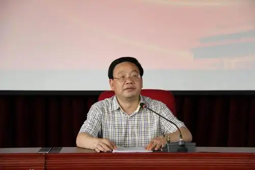 市四中: "两学一做"在四中 九十高龄教师在行动