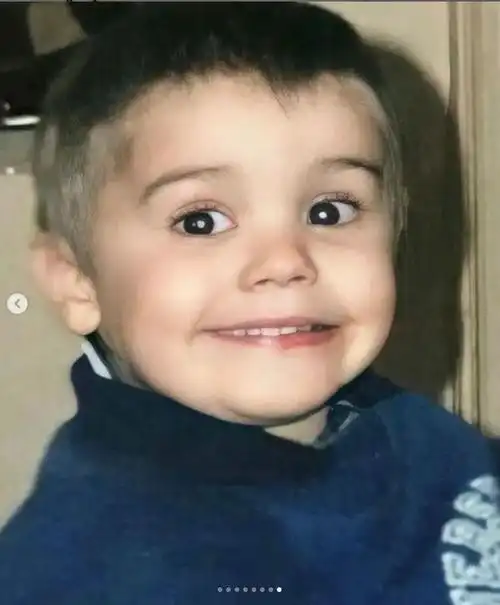 在贾斯汀·比伯(justin bieber)28岁生日之际,海莉·比伯(hailey