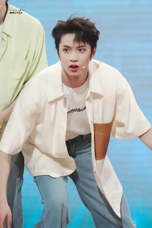 刘耀文中国移动动感地带芒果卡代言人##新生代演员刘耀文