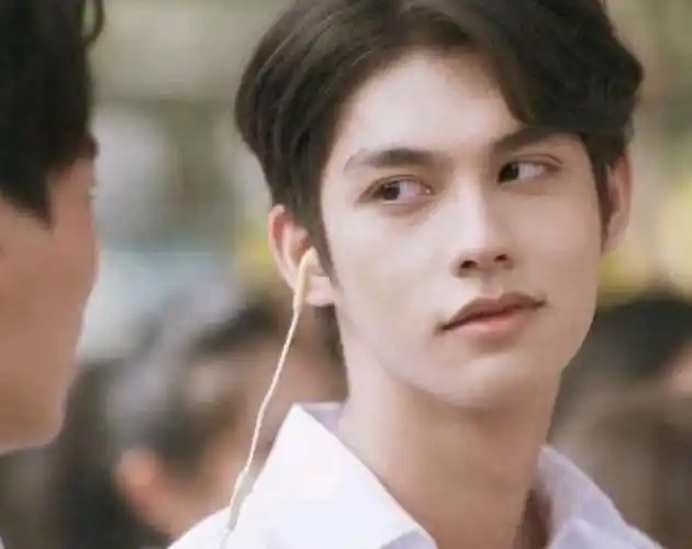 《假偶天成》男主:中美泰混血男孩bright,快来pick他!