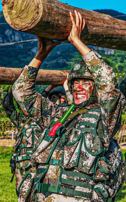 听说,最帅的男人在中国部队_军人