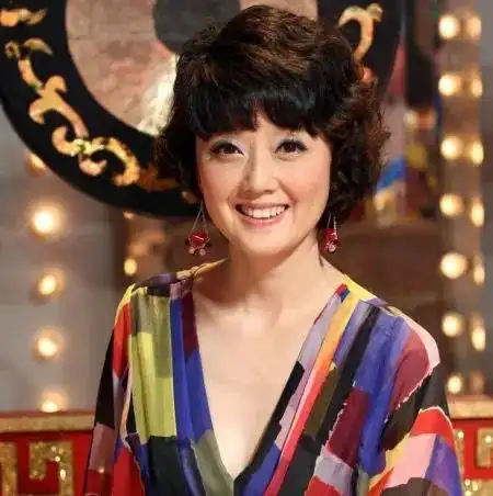 还是曹可凡清醒,虽然传闻他是被老婆叫回来的,但我觉得老曹不像是没有