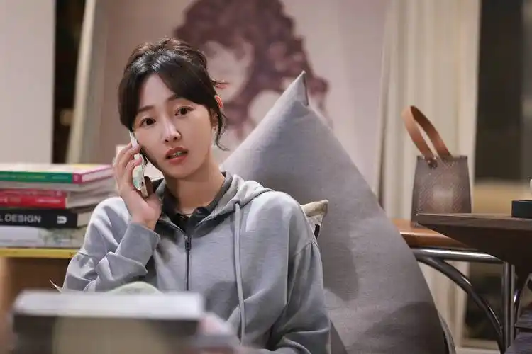 明明看似都是基础款的衣服,为何白百何总能穿出新意来呢?