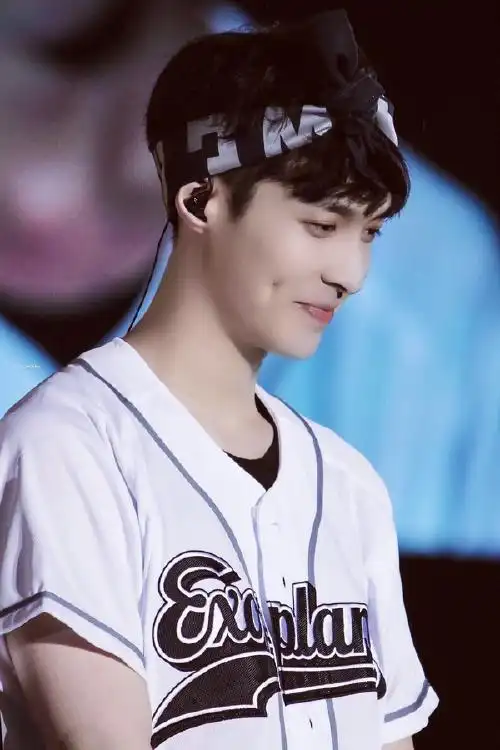 张艺兴真的有点可爱啊