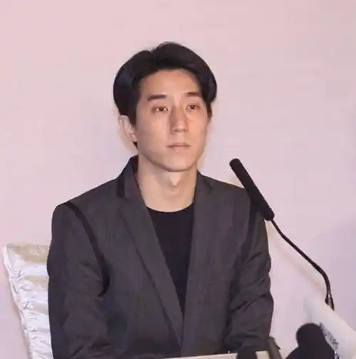 原创房祖名死性不改被成龙当场暴打致尿失禁事态严重林凤娇哭着求也没