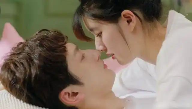 赵露思和刘特吻戏太甜安心要去厕所洗饭碗凌越吃哥哥的醋