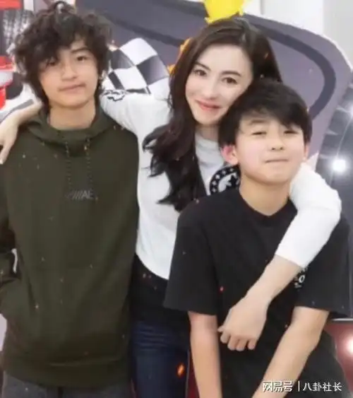 谢振轩迎15岁生日愈大愈似谢霆锋张柏芝送上特别礼物