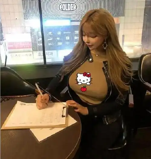 健身现实版芭比娃娃大d胸围萌妹子男人的梦想