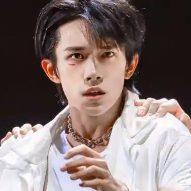 帅气的易烊千玺qq头像 帅气头像图片大全 -【爱个性】