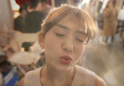 女神嘟嘟嘴可爱卖萌性感气质gif动图_动态图_表情包下载_soogif