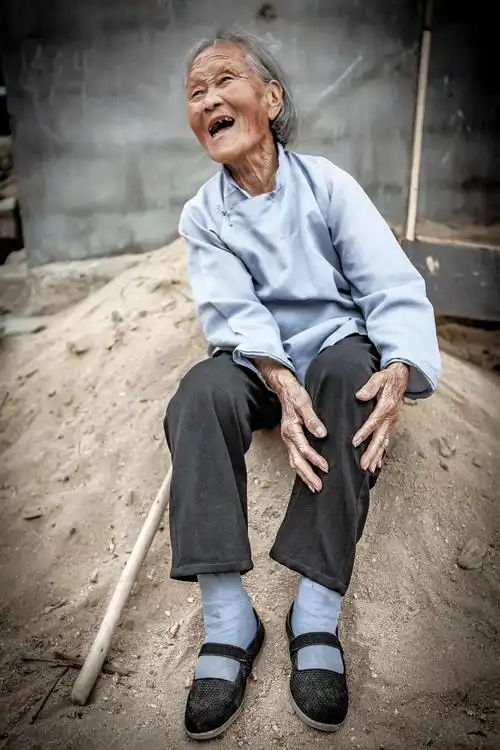 大山深处沂蒙山最后的小脚老太太她们无声诉说着女性的血泪史