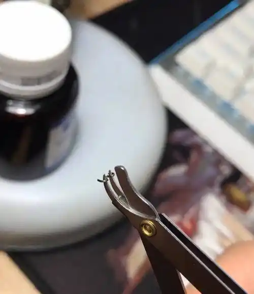 4月7日:之前长在肉里的钉子今天居然自己出来了,直接掉了,一脸懵.