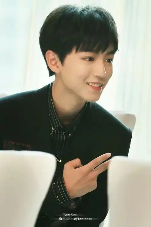 是16岁的小凯诶  现在已经是24岁的演员王俊凯啦~  也请多多关注蚊乔