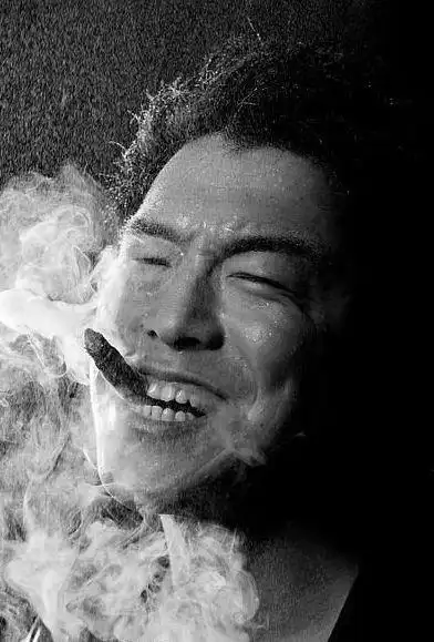 明星抽烟价格曝光吴奇隆接地气黄渤最便宜冯小刚的难以置信