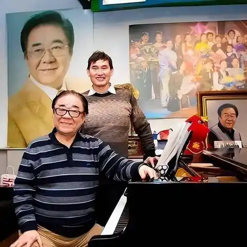 金铁霖去世时唯一儿子哭成泪人现任妻子与前妻李谷一皆未出席