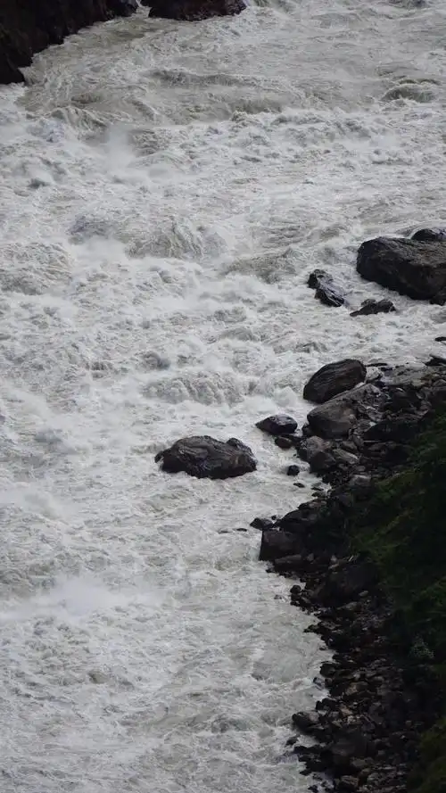 懦夫从不启程  弱者退于途中 只有信仰者不断前行 #哈巴雪山 - 抖音