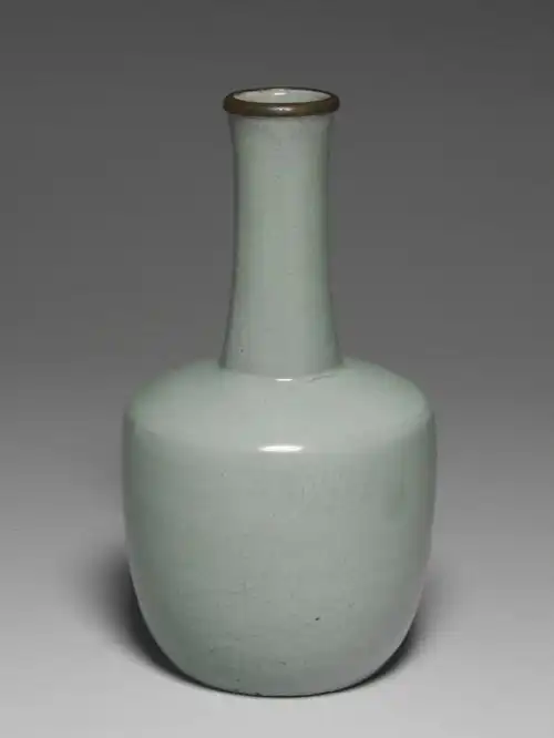 馆藏北宋汝窑青瓷纸槌瓶奉华铭