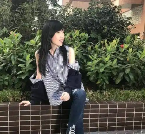 女神周慧敏定居加拿大现状:生活节俭,家中只刷了白墙没有吊顶_事情