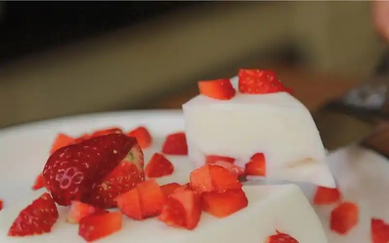 【草莓酸奶酪】 |不用烤箱和面粉 | 酸奶 牛奶也能做成蛋糕 | 低脂