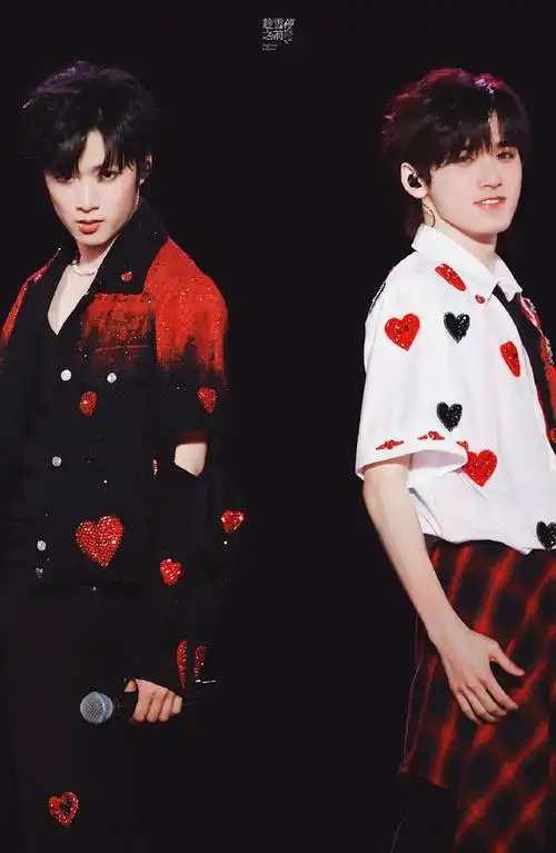 宋亚轩刘耀文牵手