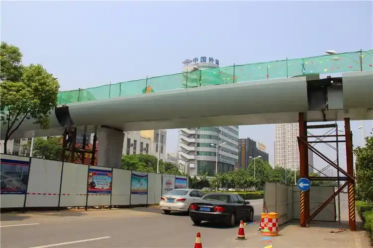 合肥黄山路首座人行天桥开建 全长约57米预计7月投用(组图)