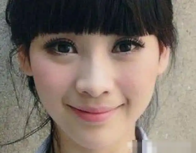 但是不管是哪一种,都不能改变人家现在的样子确实是很美腻,毕竟化妆