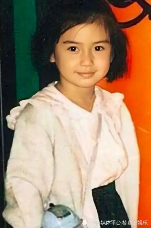 angelababy美少女养成记,童年时期好似萝莉,精致得像个瓷娃娃_腾讯