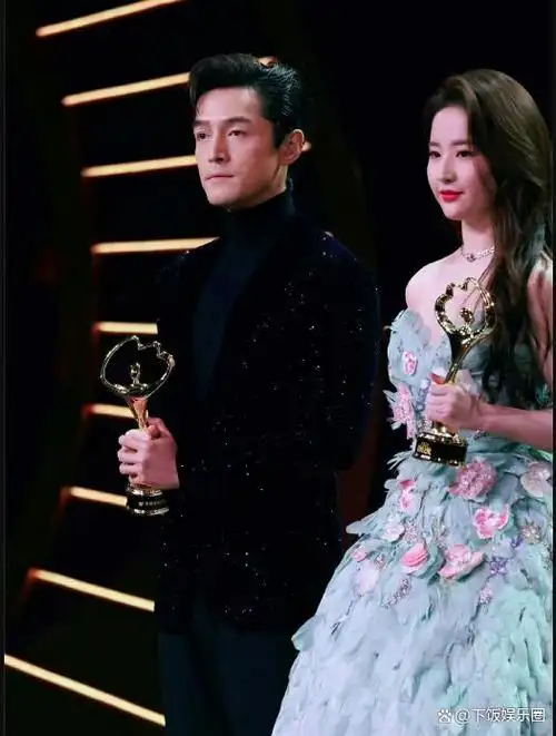 胡歌刘亦菲再度同台,仙剑情缘再现牵动粉丝心,期待他们再次合作