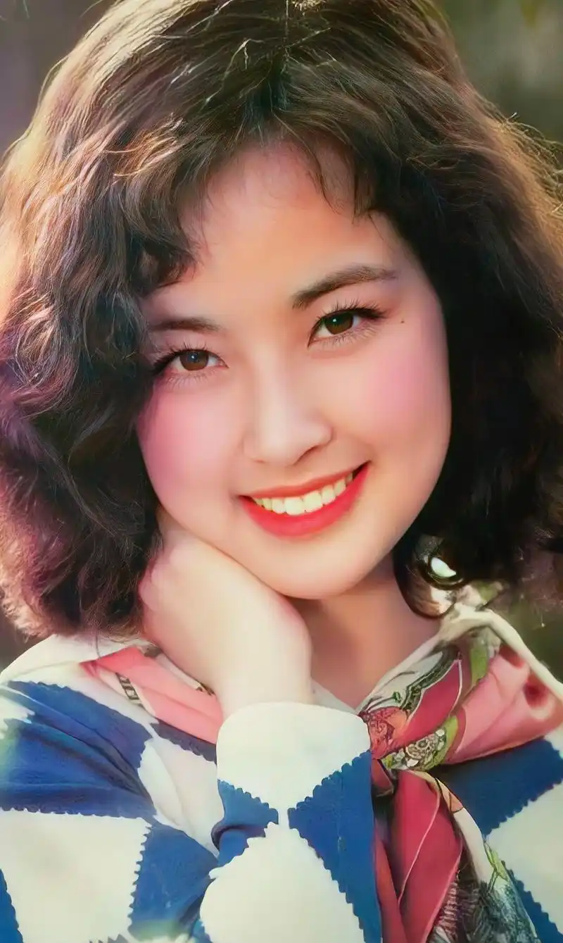 年轻时候的刘晓庆真的太美了,端庄大气不失优雅