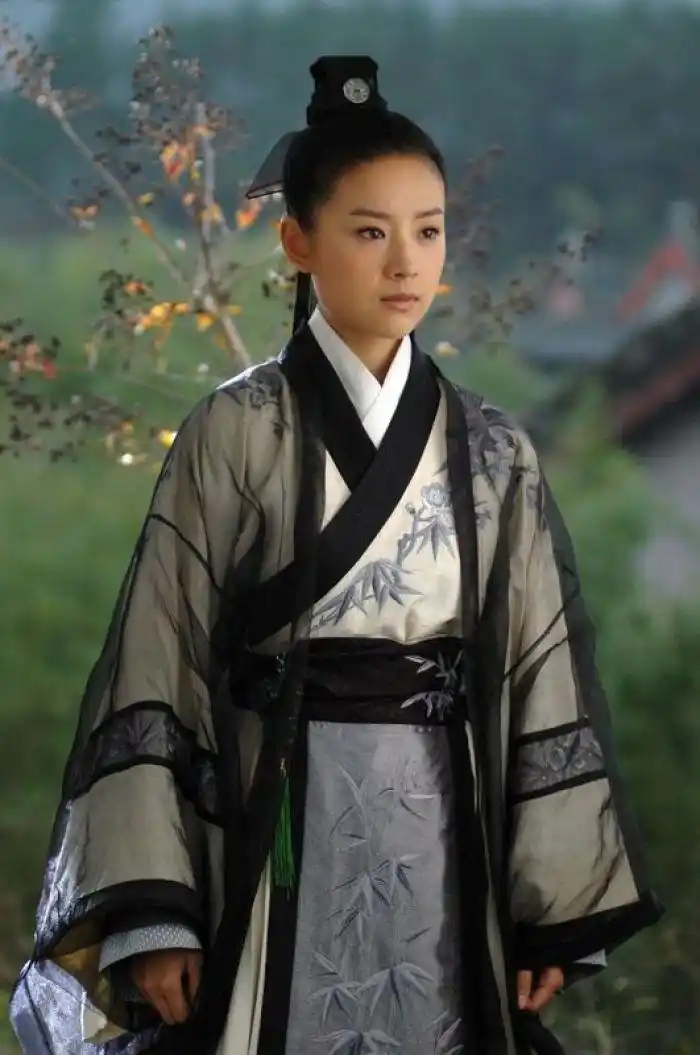 董洁~《何润东版的梁山伯与祝英台》中饰演祝英台.