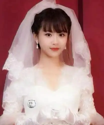 明星穿"婚纱照"有多美?关晓彤美到窒息,难怪让鹿晗痴迷!