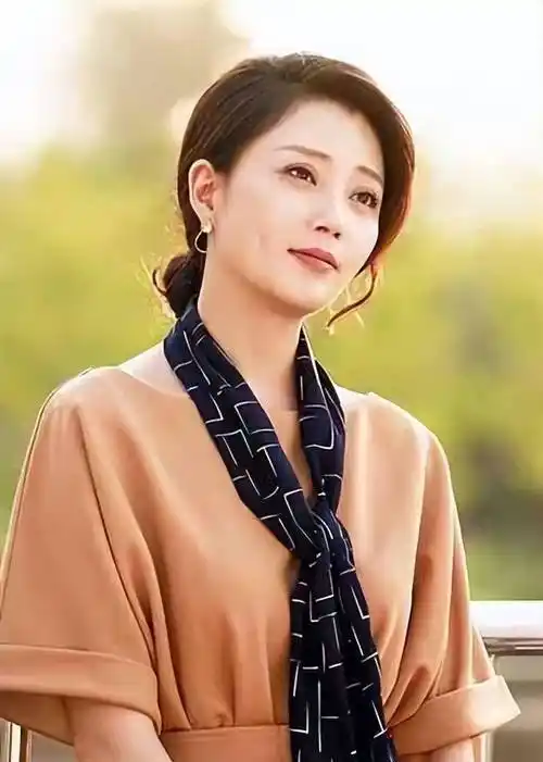 原创43岁的殷桃身材长相不输年轻演员有可能再度翻红