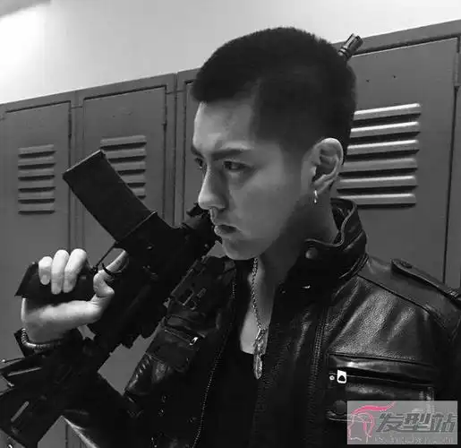 男生最潮寸头短发发型 高颜值寸头男神个个都帅爆了_发型站_最新流行