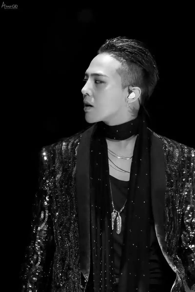 壁纸合集 #权志龙 #氛围感 #禁欲系 - 抖音