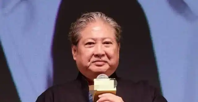 洪金宝说李小龙在巴萨罗那拍戏,空闲时将那的空手道武馆踢了个遍?