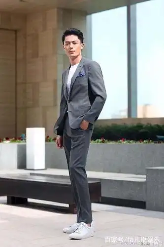 王俊凯穿西装,霍建华穿西装,张一山穿西装,你认为谁最帅?