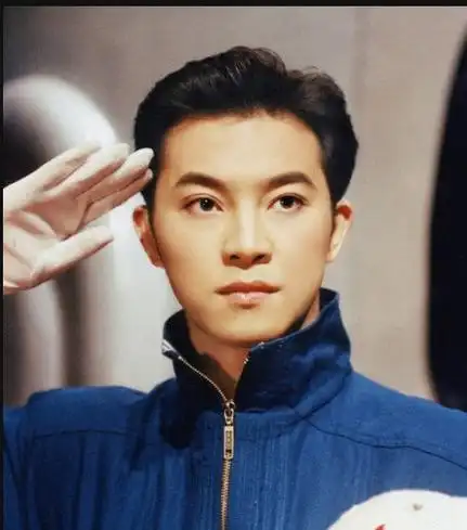 年轻时的沙溢有多惊艳#沙溢不愧是曾经的军艺校草……年轻时的颜值真