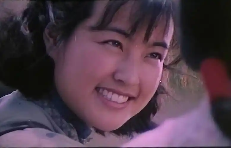 影后刘晓庆被骗演小花竟成经典现年近古稀仍全国巡演