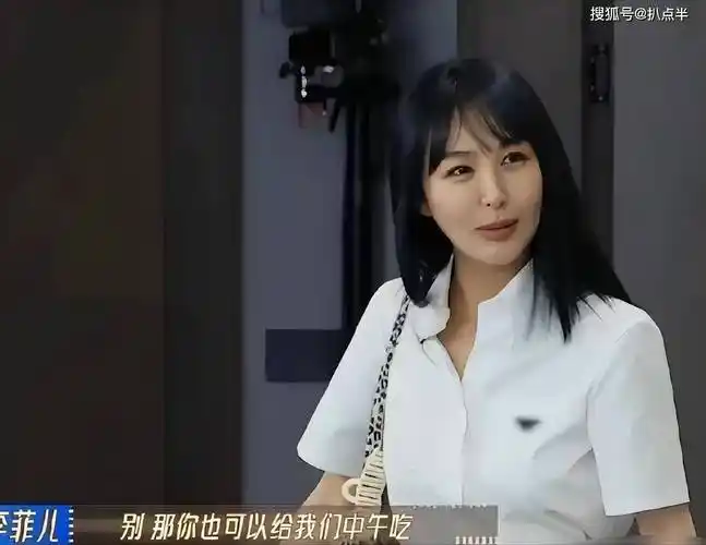 原创李菲儿新综艺又遭吐槽本手握王炸错失黄晓明后为何越混越差