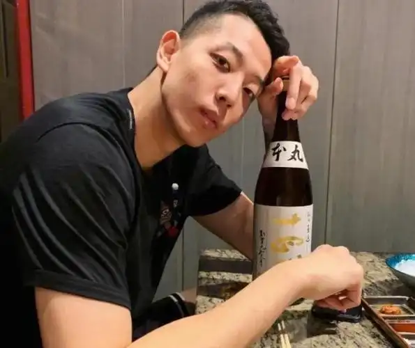 23岁时的易建联与23岁时的沈梓捷全面数据对比