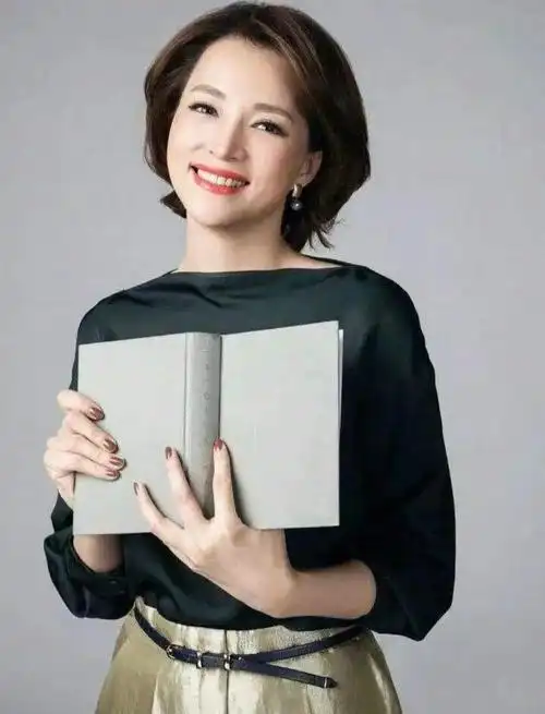 董卿的祖籍是哪里人(央视主持人董卿简介)